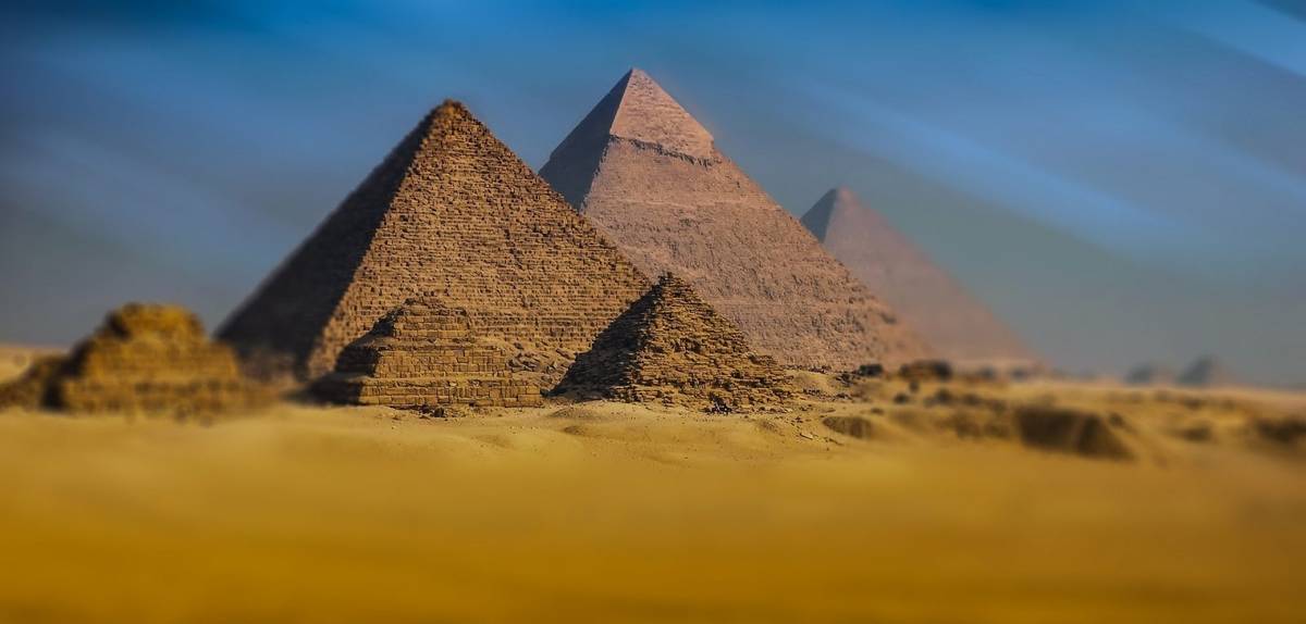 Jak prześwietlić piramidę? Naukowcy wykorzystują do tego miony – szybkie cząstki elementarne