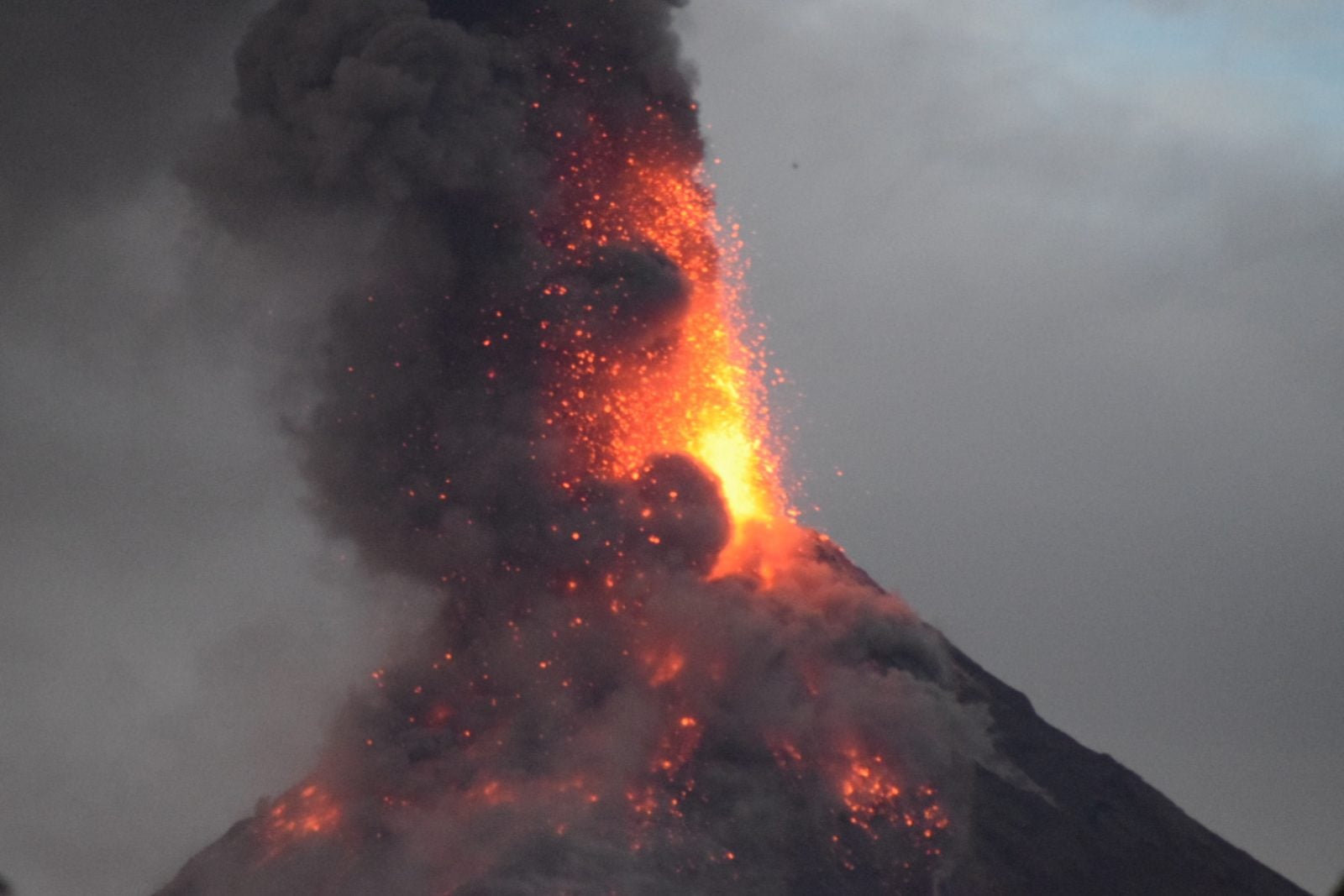 Wulkan powraca do aktywności po tysiącach lat. Ostatnia erupcja była wyjątkowo katastrofalna