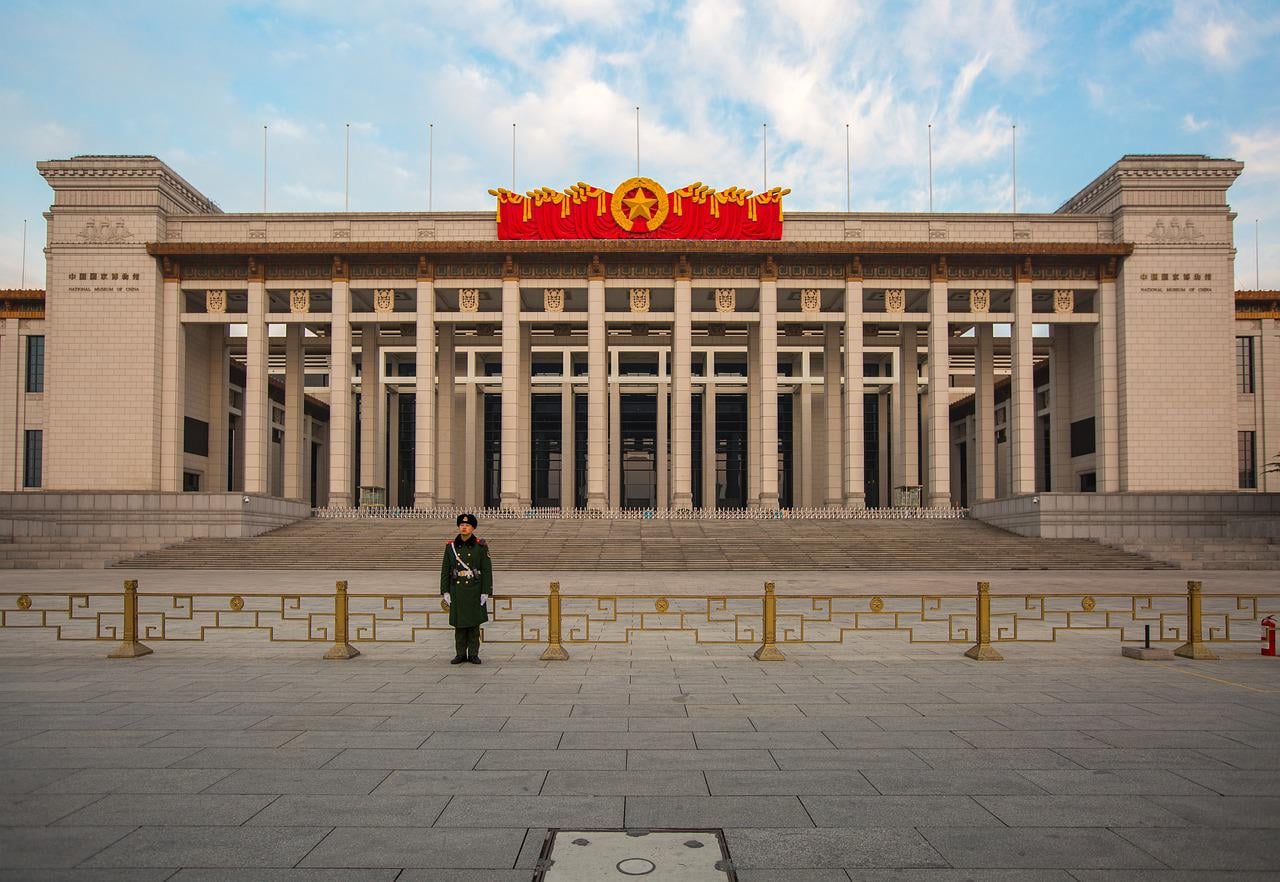 Sztuczna inteligencja będzie czytać umysły polityków? W Chinach stworzyli przerażający algorytm