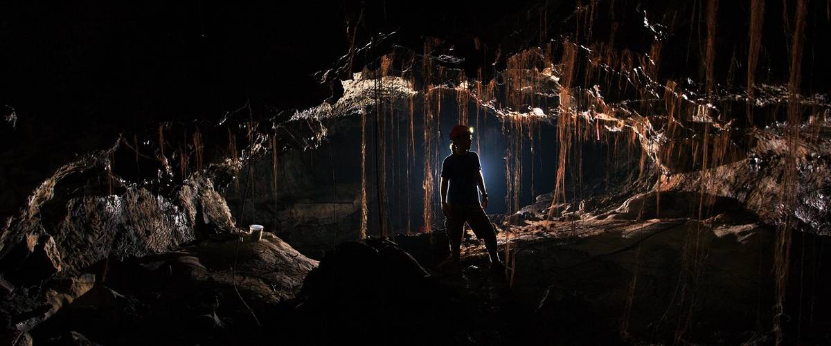 Naukowcy zeszli do jaskiń wulkanicznych. Znaleźli tysiące nieznanych gatunków bakterii