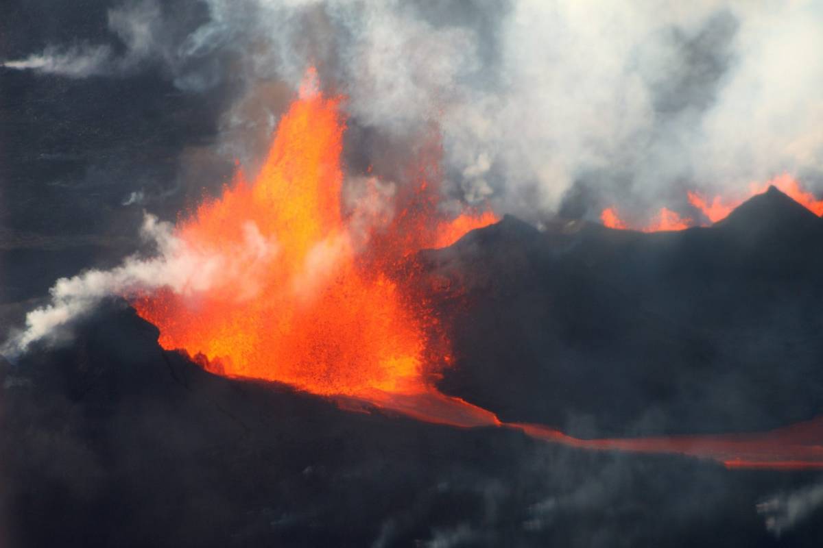 Islandzki wulkan znów pluje strumieniami lawy! Naukowcy bez cienia wątpliwości: takich erupcji będzie więcej