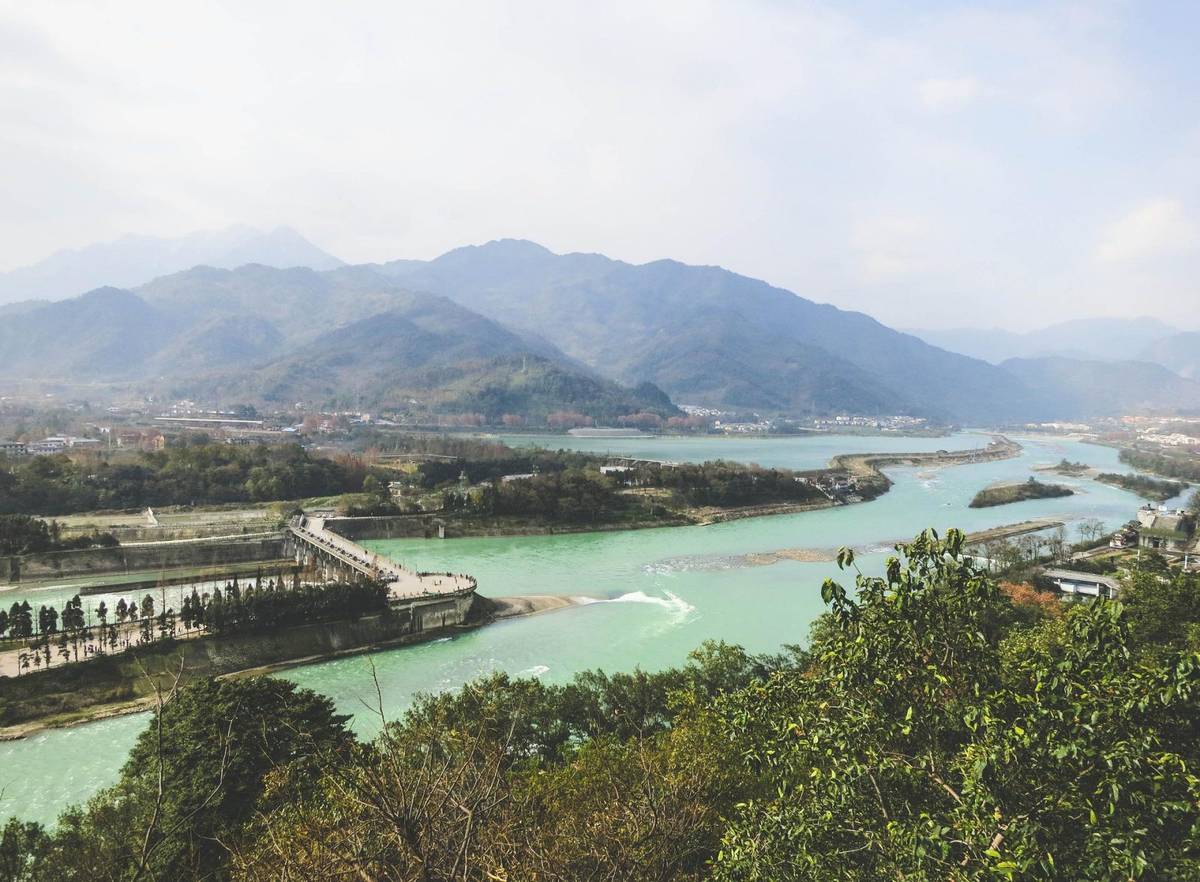 Susza drenuje chińskie rzeki do rekordowych stanów. Władze decydują się na desperacki krok