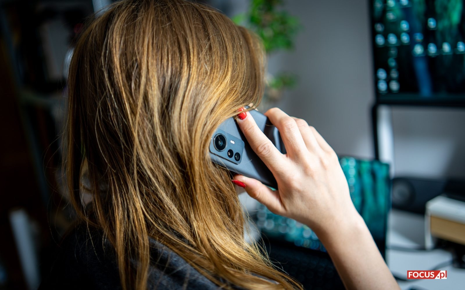 Korzystanie z telefonu komórkowego wywołuje raka? Na prawdę czekaliśmy 14 lat!