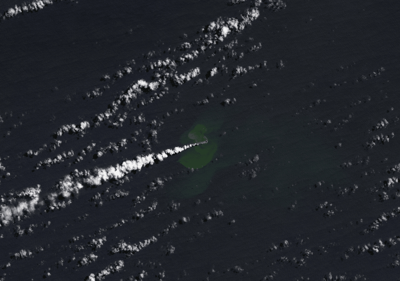 Wyspa utworzona przez wulkan Home Reef /Fot. NASA
