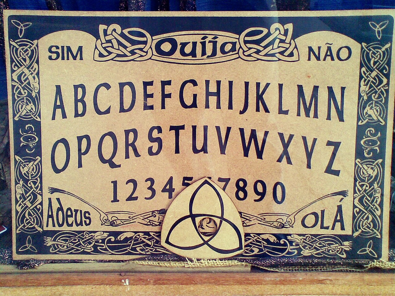 Plansza Ouija, czyli co nauka sądzi o kontaktach z zaświatami