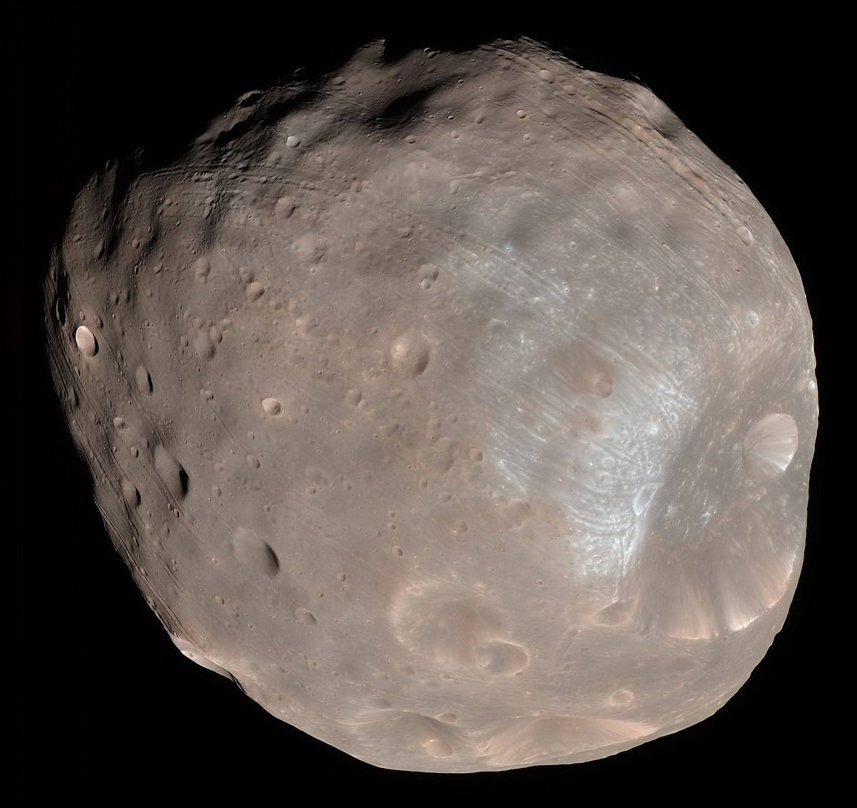 Marsjański księżyc jest pokryty zagadkowymi strukturami. Poznaliśmy potencjalne wyjaśnienie 