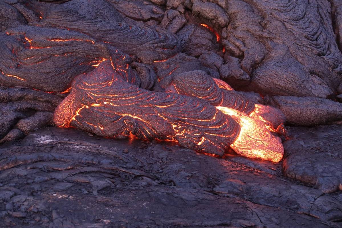 Magma nie zawsze płynie wprost spod wulkanu. Gigantyczne pokrywy lawowe zdradzają nam co innego