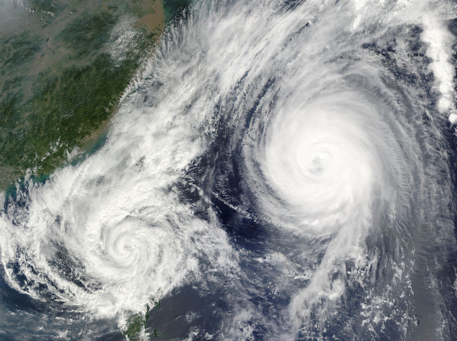 Huragany, orkany czy tajfuny. Czym właściwie są cyklony tropikalne i ich zimowe odpowiedniki?