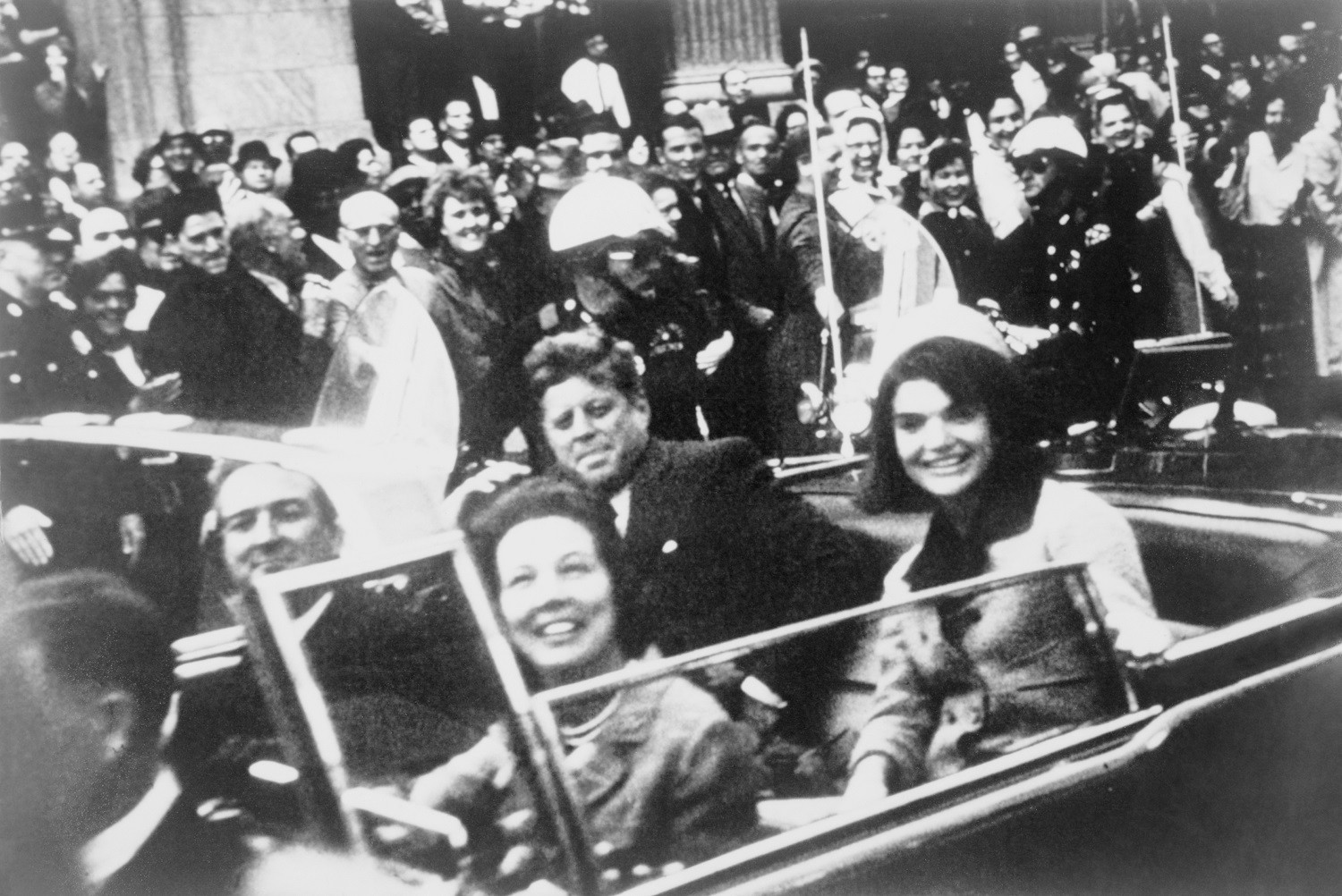 Od zamachu na Kennedy’ego minęło niemal 60 lat. CIA ujawnia prawie 13 000 dokumentów w tej sprawie 
