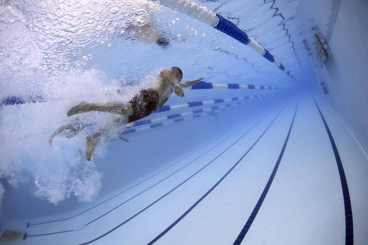 Historia pływania sięga aż 100 tys. lat wstecz, ale dzisiaj nadal jest to sport tylko dla wybranych