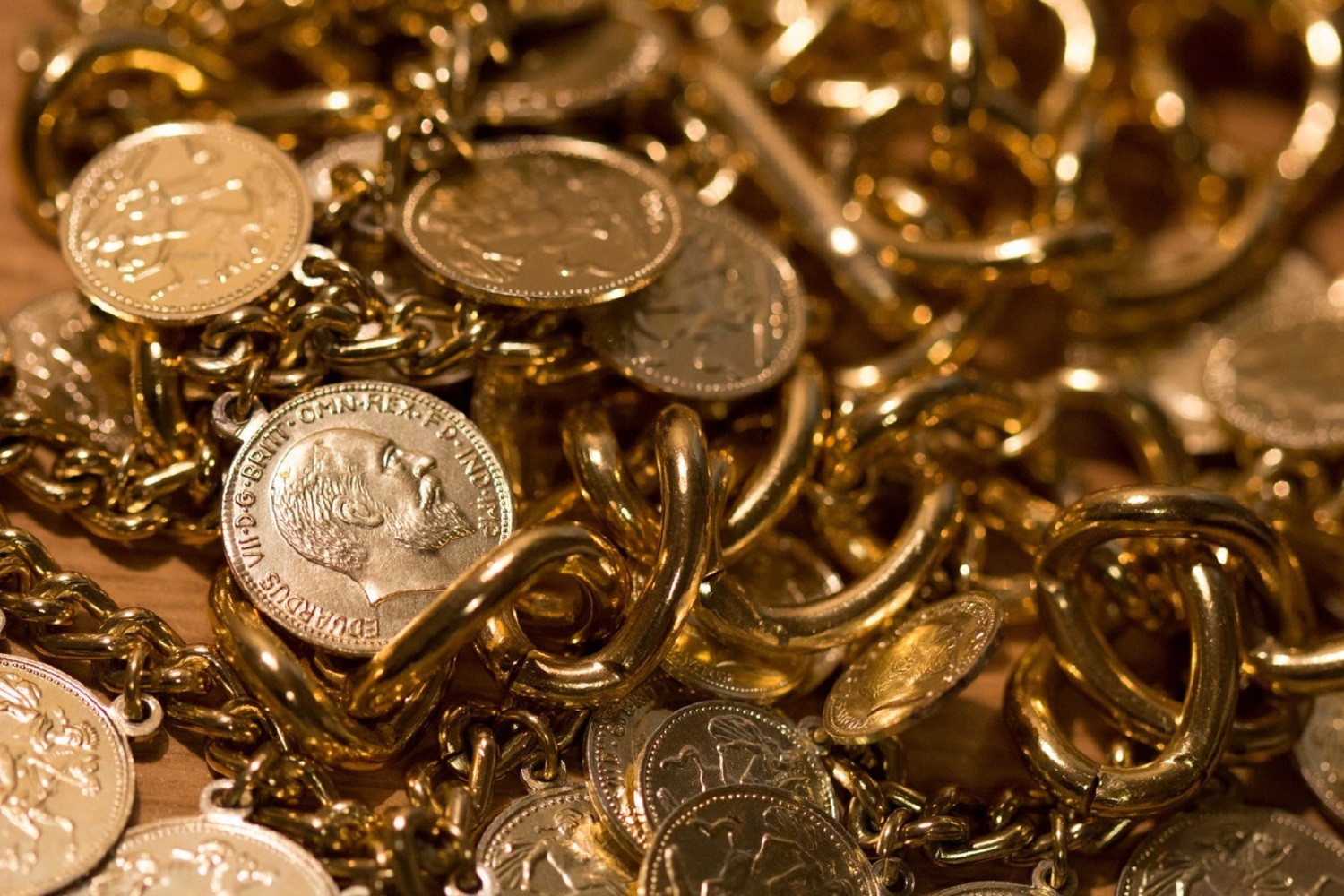 W wodzie morskiej znajduje się złoto o wartości ponad biliarda dolarów. Czy uda się je wydobyć?