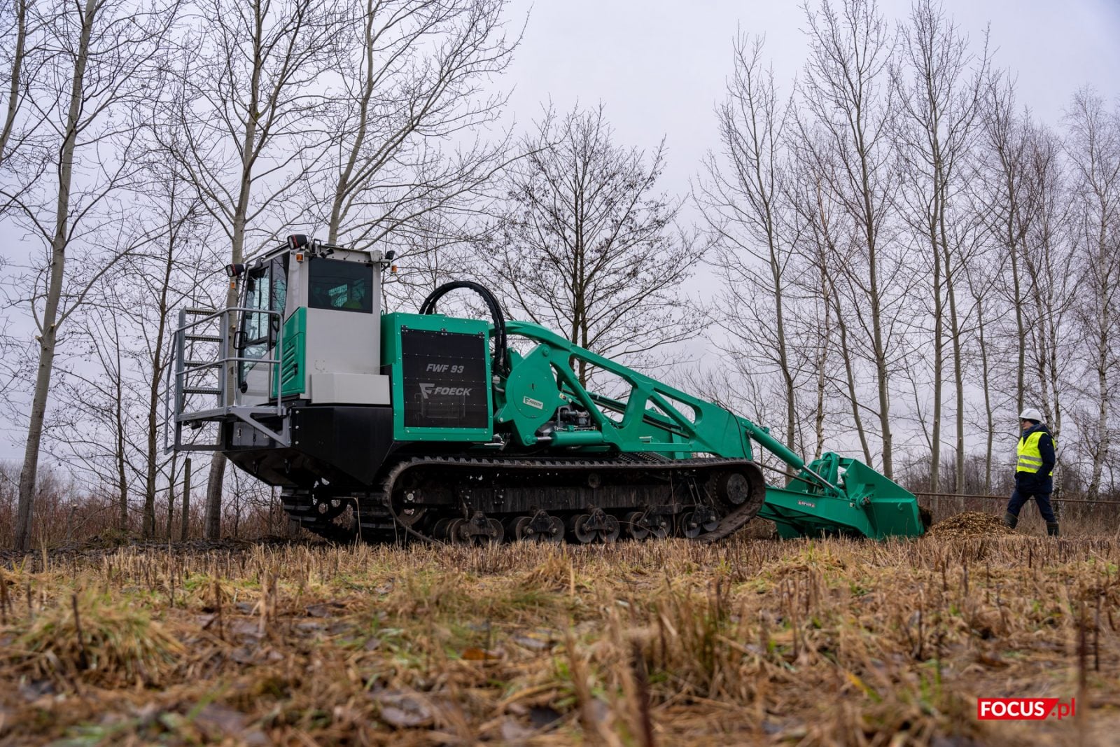 PGE Dystrybucja chowa kable energetyczne pod ziemią. Ta maszyna robi to znacznie szybciej niż tradycyjną metodą