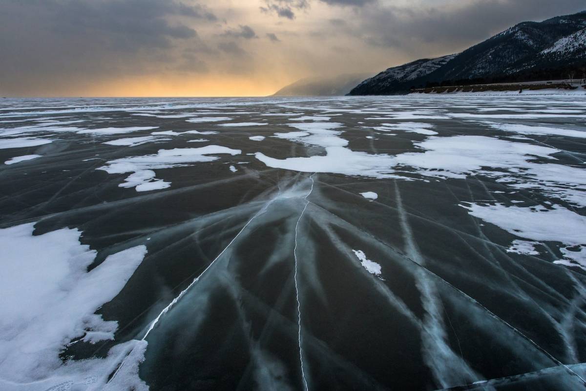 Jezioro Bajkał /Fot. Ekaterina Sazonova, Unsplash
