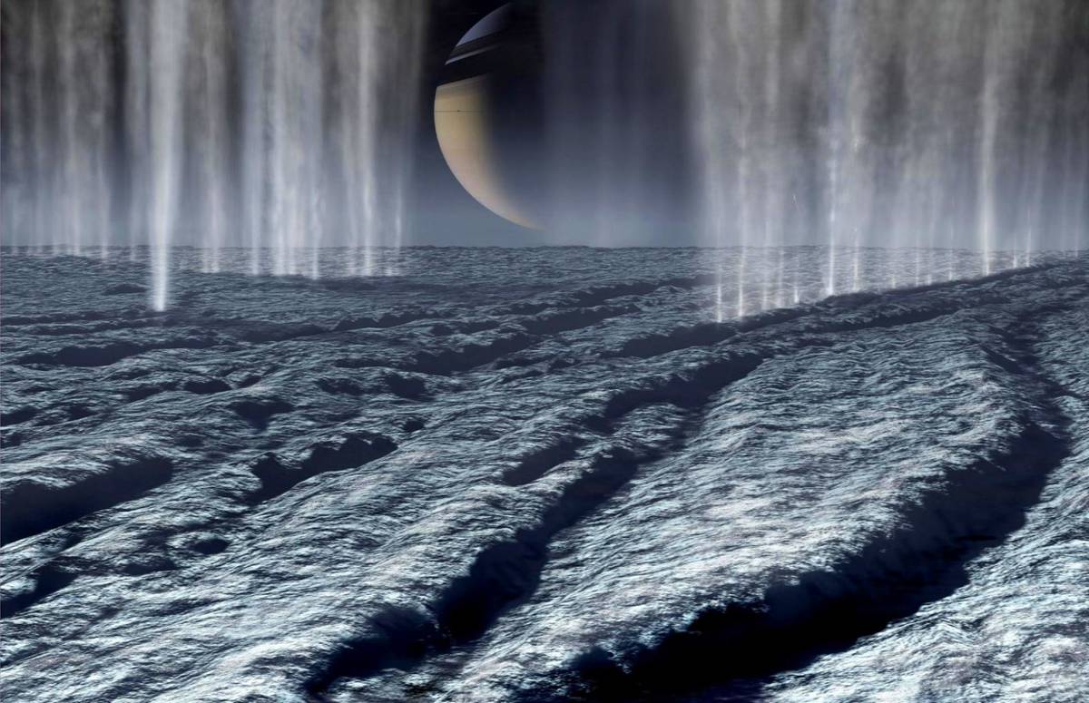 Enceladus niczym księżyc z silnikiem rakietowym. Niewiarygodne gejzery wody tryskają spod jego powierzchni