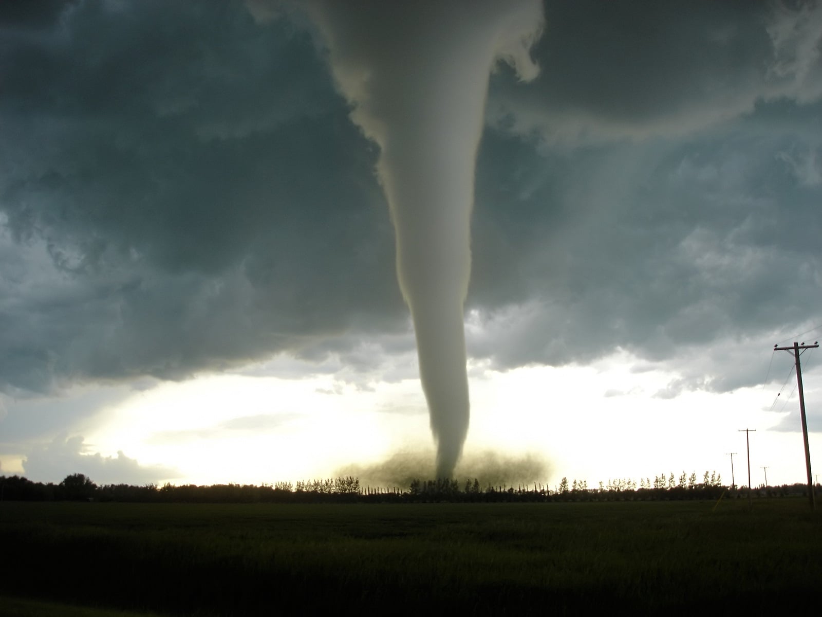 Naukowiec utknął wewnątrz tornada. Tylko cud sprawił, że przeżył to spotkanie