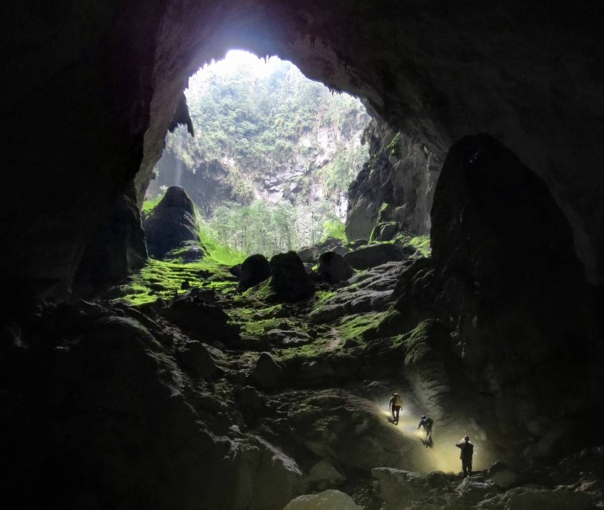 Ta jaskinia jest tak ogromna, że trudno to sobie wyobrazić. Mogłaby pomieścić wieżowiec