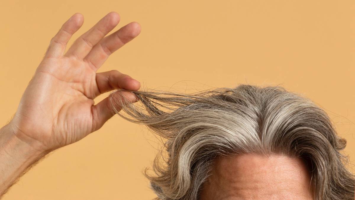 Siwienie włosów &#8211; jak zahamować ten proces? /Fot. Freepik
