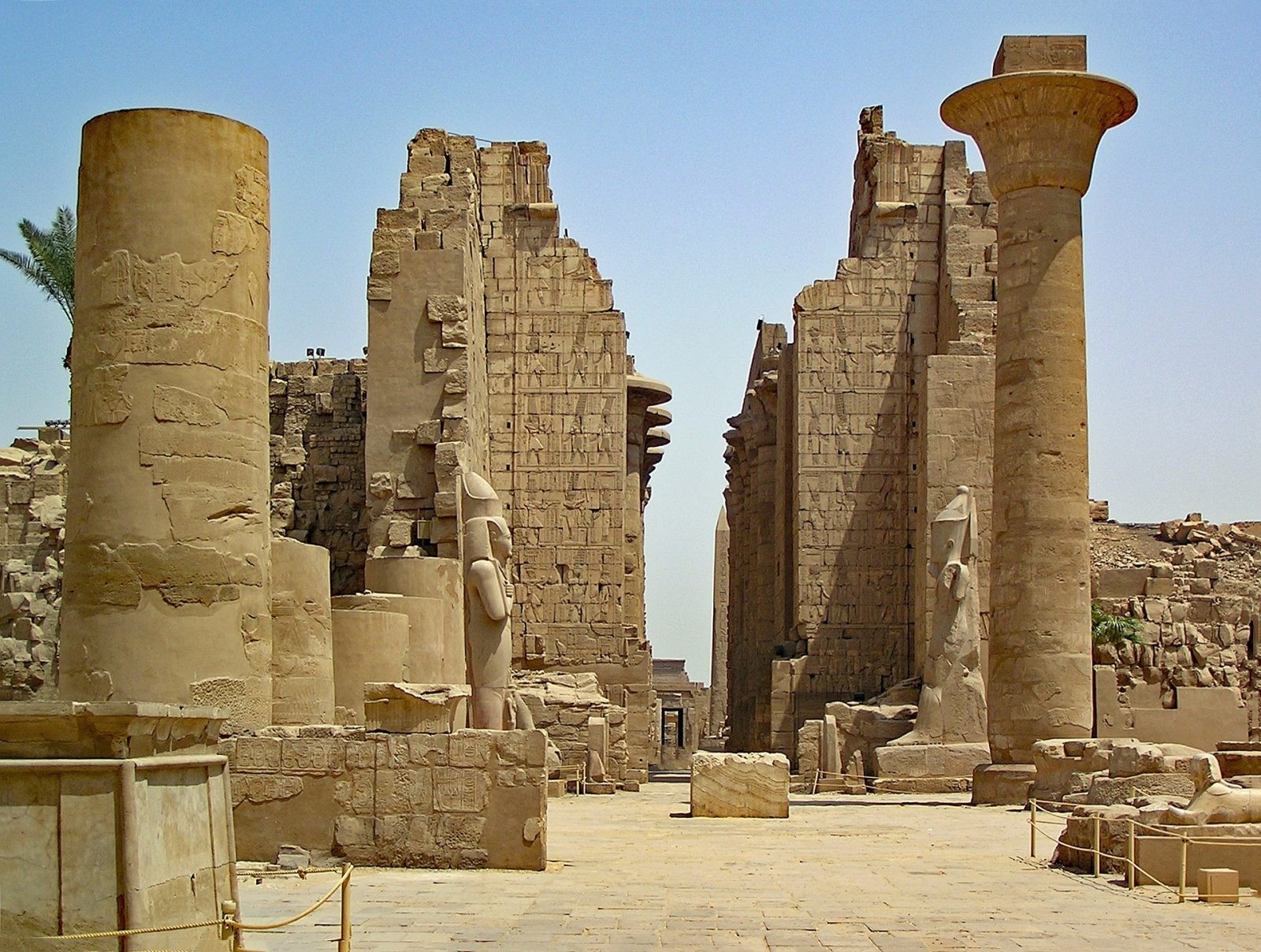 Przykładowe ruiny ze starożytnego Egiptu
