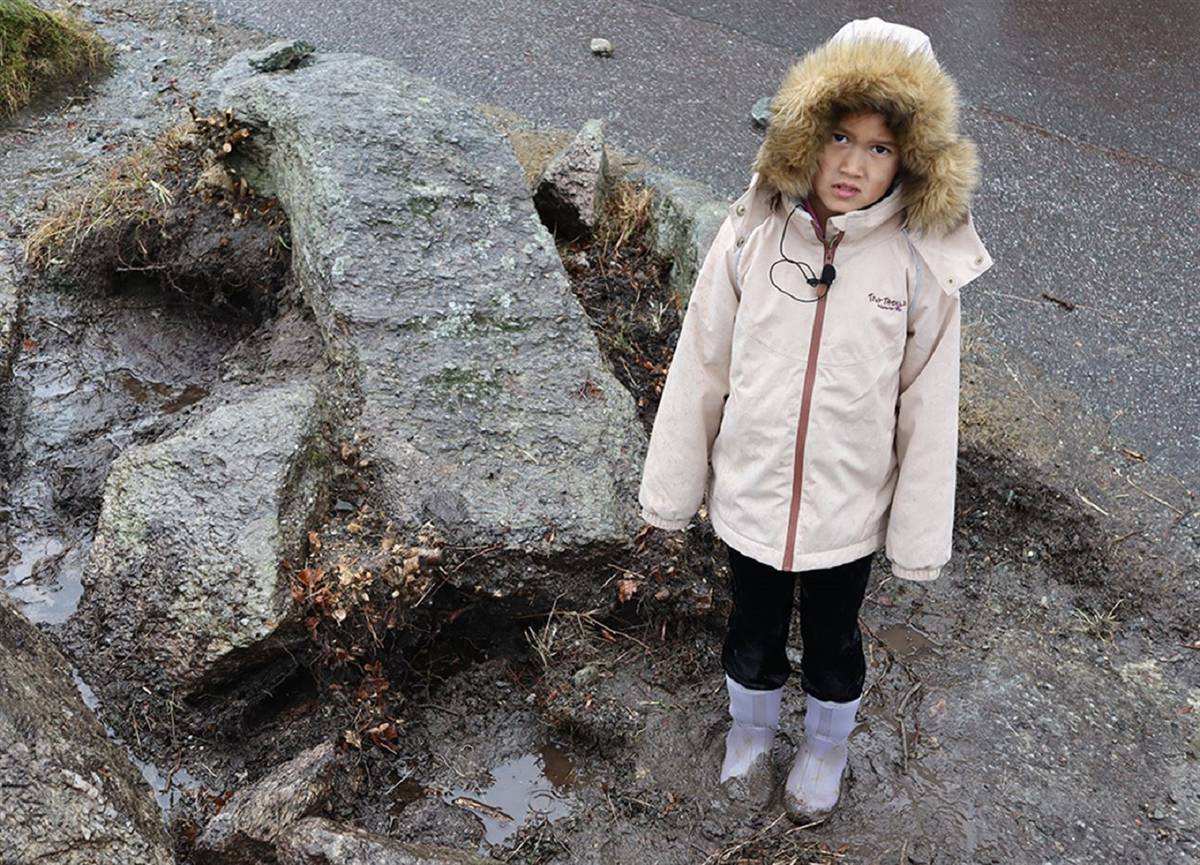 8-latka zwróciła uwagę na kawałek szkła. Natrafiła na artefakt z epoki kamienia. 
