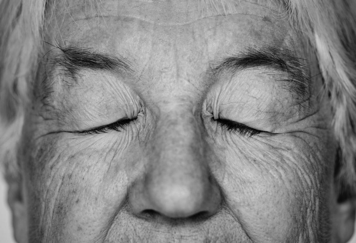 Choroba Alzheimera jest związana z wiekiem, ale u niektórych pojawia się wcześniej /Fot. Freepik
