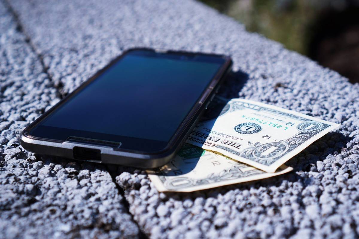 Zmień swój smartfon w terminal płatniczy dzięki nowej usłudze Plusa dla mikro i małych przedsiębiorców