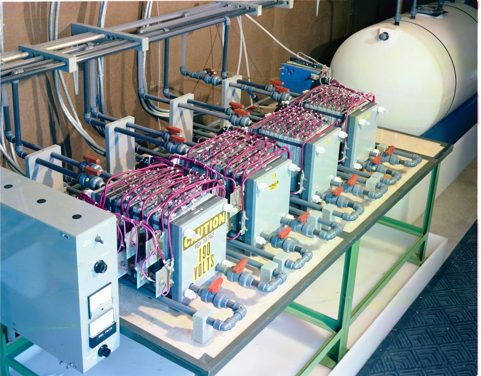 Przykładowe baterie redoks / źródło: Wikimedia Commons, domena publiczna