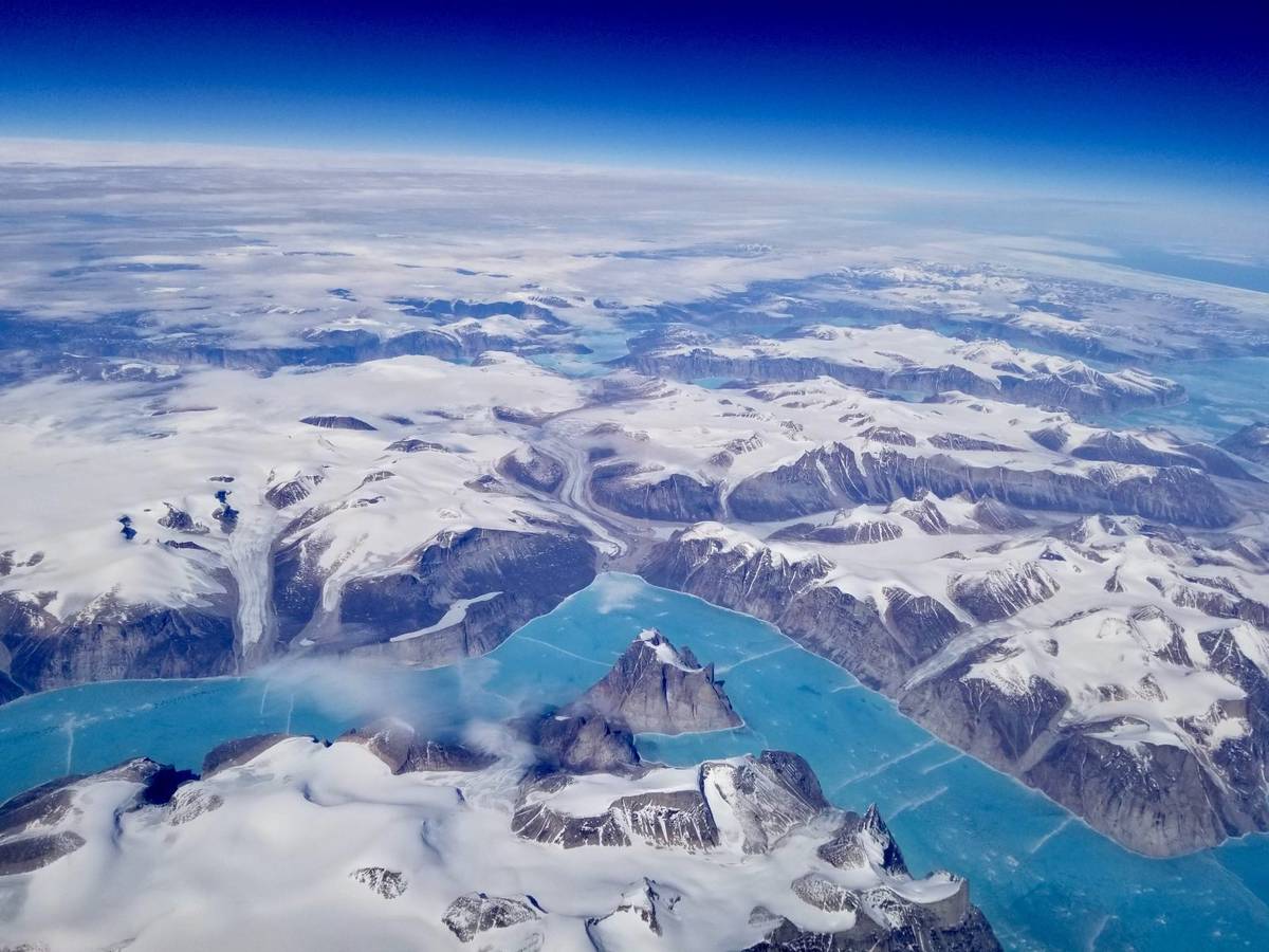 Zdjęcie interioru Grenlandii z lotu ptaka
