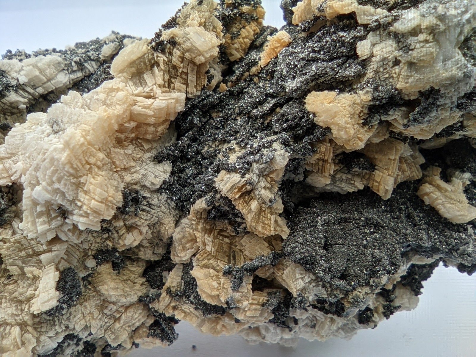 Świecące talerze babci, atomowy grzyb i promieniowanie jak po wybuchu, którego nie było