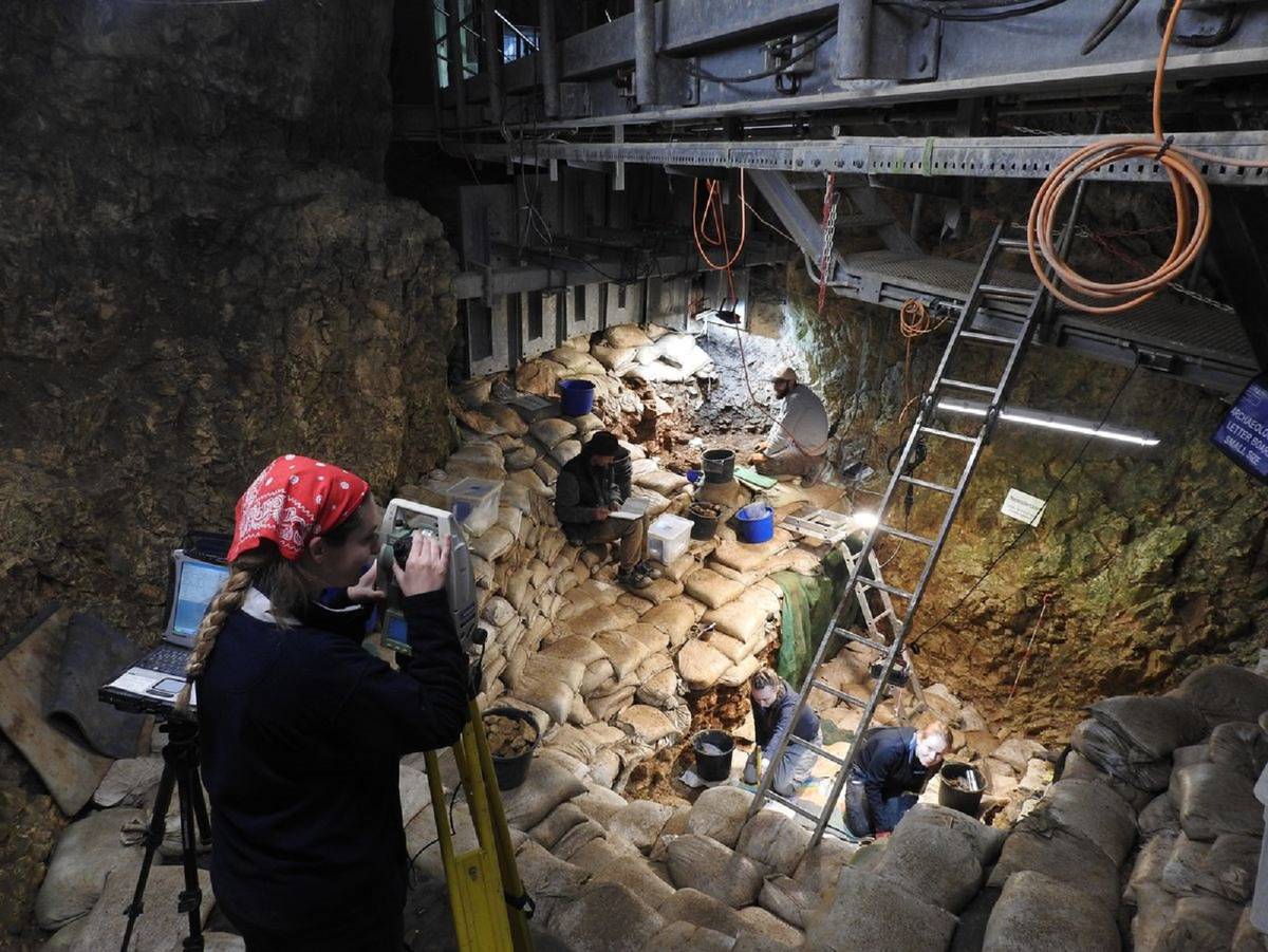 Tajemniczy obiekt w niemieckiej jaskini. Archeolodzy zastanawiają się, co przedstawia