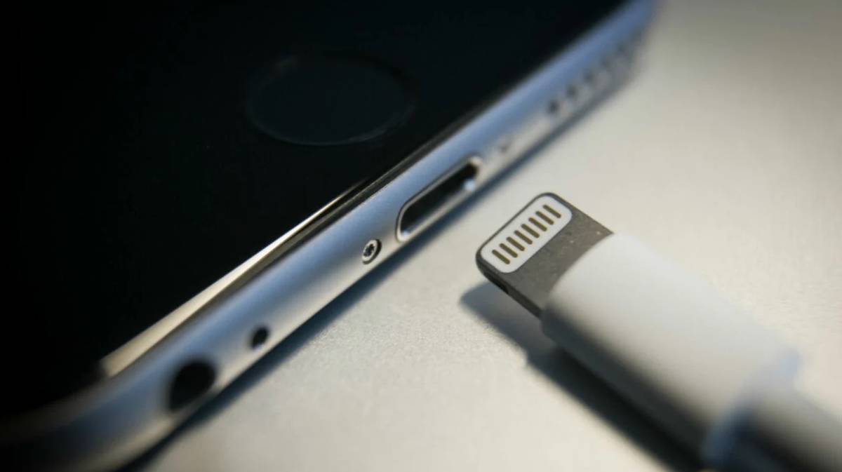USB-C pojawi się nie tylko w iPhone’ach 15. Apple może wywalić Lightning także z dwóch innych modeli