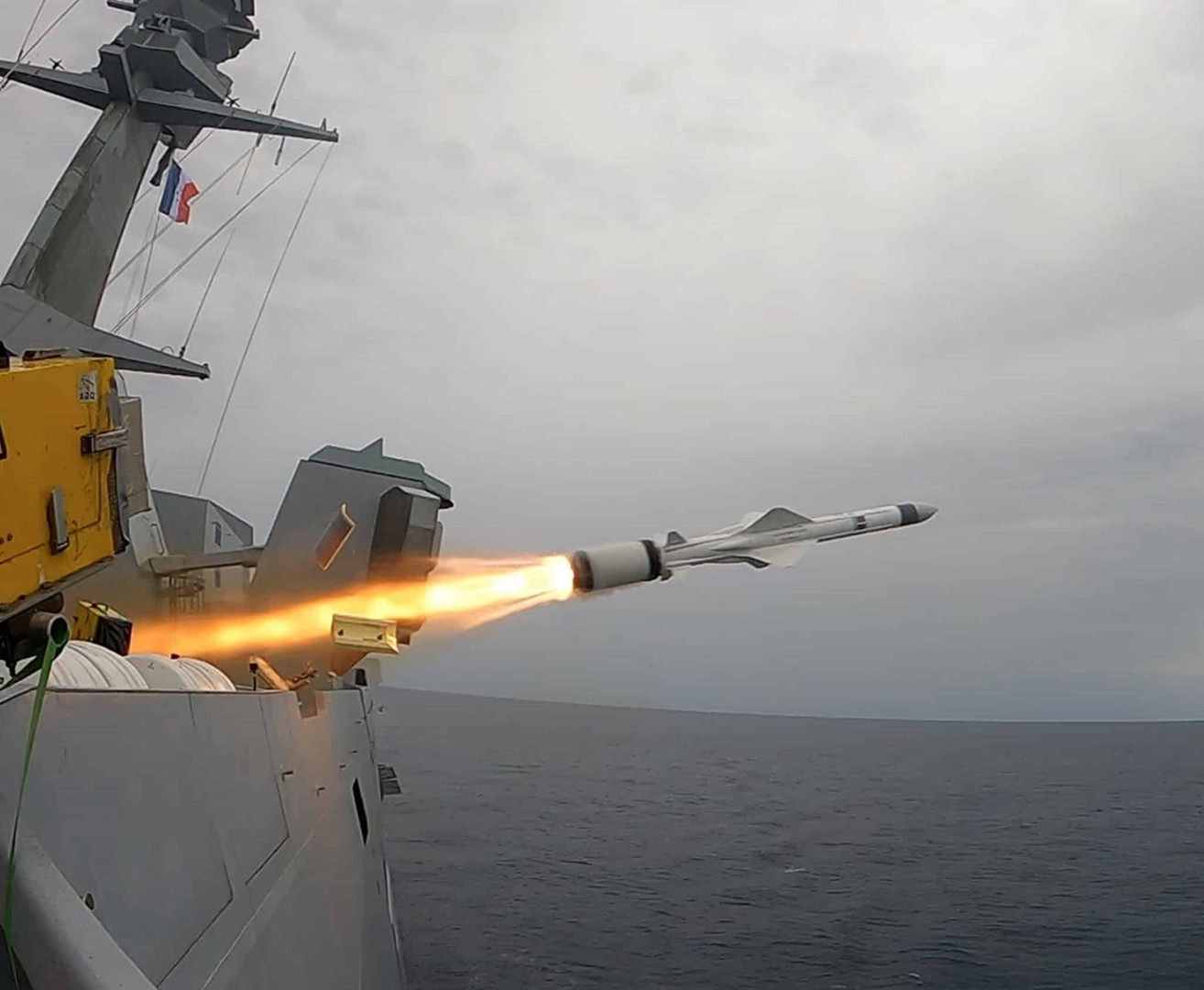 Ten pocisk redefiniuje możliwości bojowe okrętów. Francja przetestowała MM40 B3c
