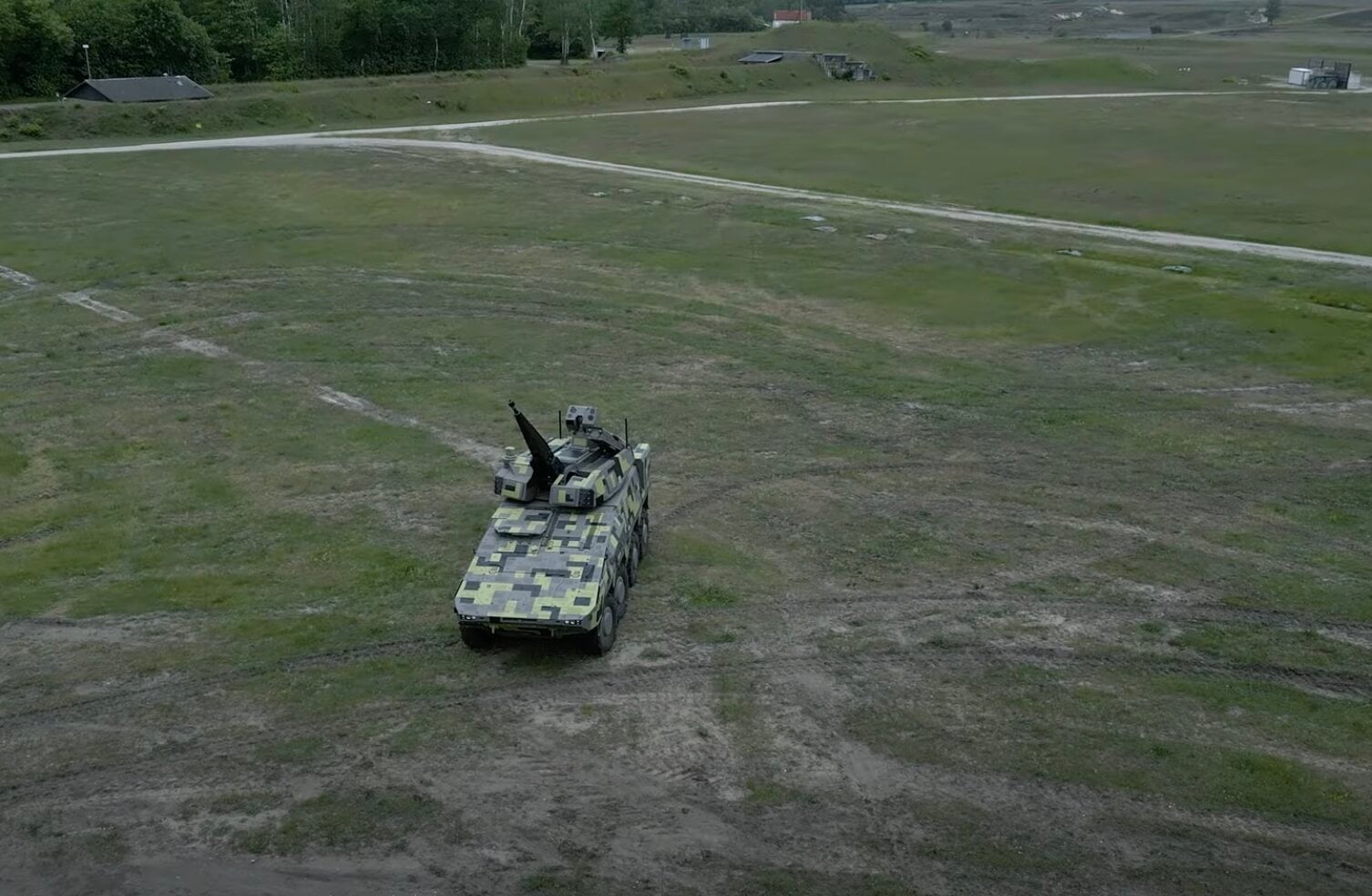 Ten pojazd będzie strzelał do dronów kamikadze jak do kaczek. Oto alternatywa dla systemu Patriot