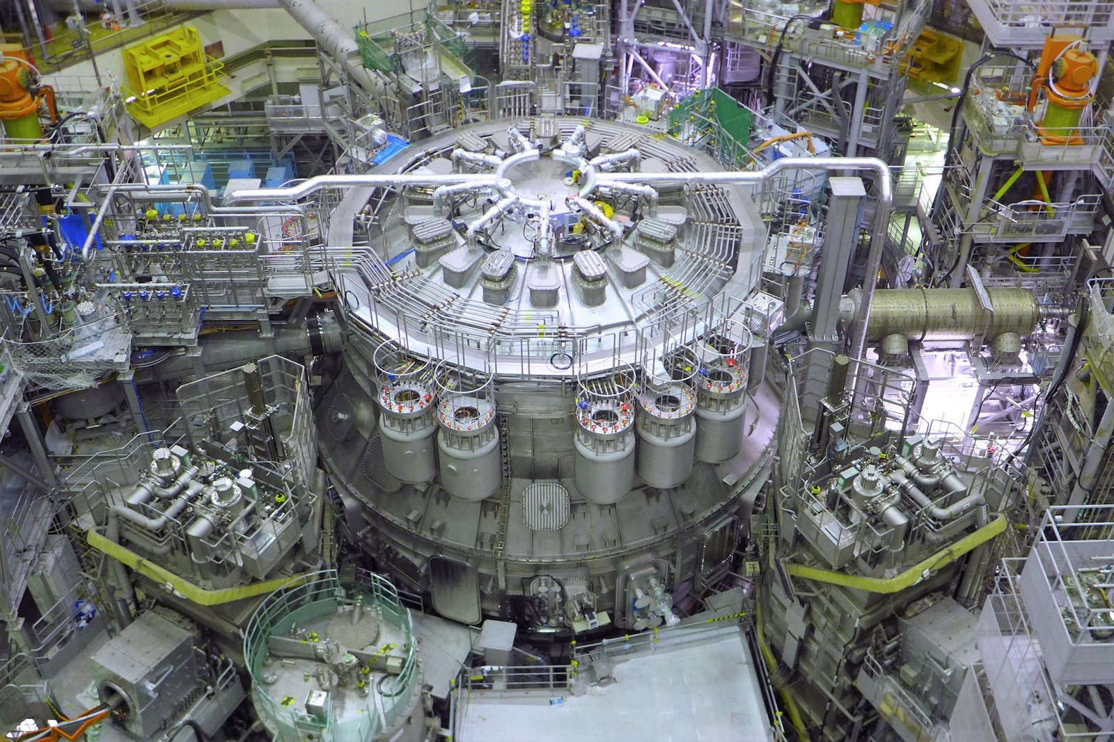 Ruszył największy na świecie reaktor termojądrowy. Czego możemy się po nim spodziewać?