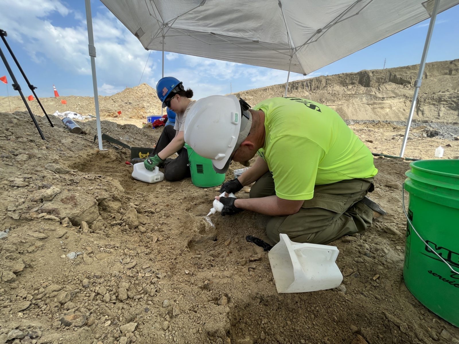 Badania paleontologów, którzy wydobyli kieł mamuta / źródło: North Dakota Geological Survey, materiały prasowe
