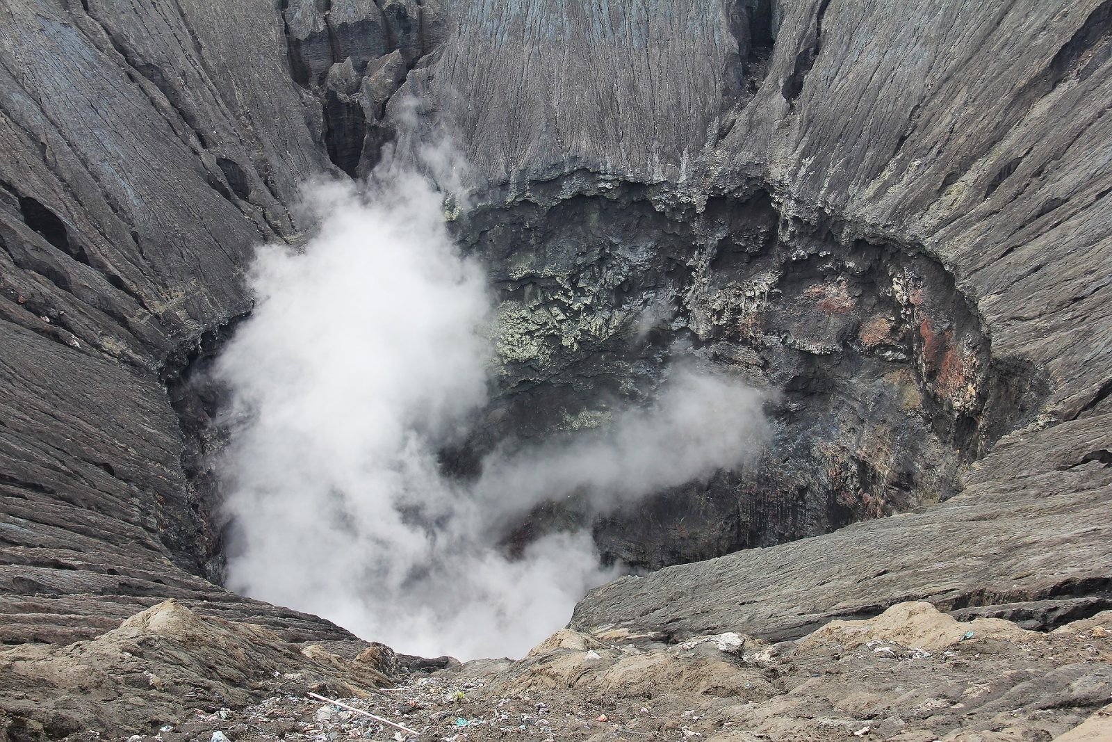 Na Syberii wybucha ziemia. Badacze odkrywają potężne kratery