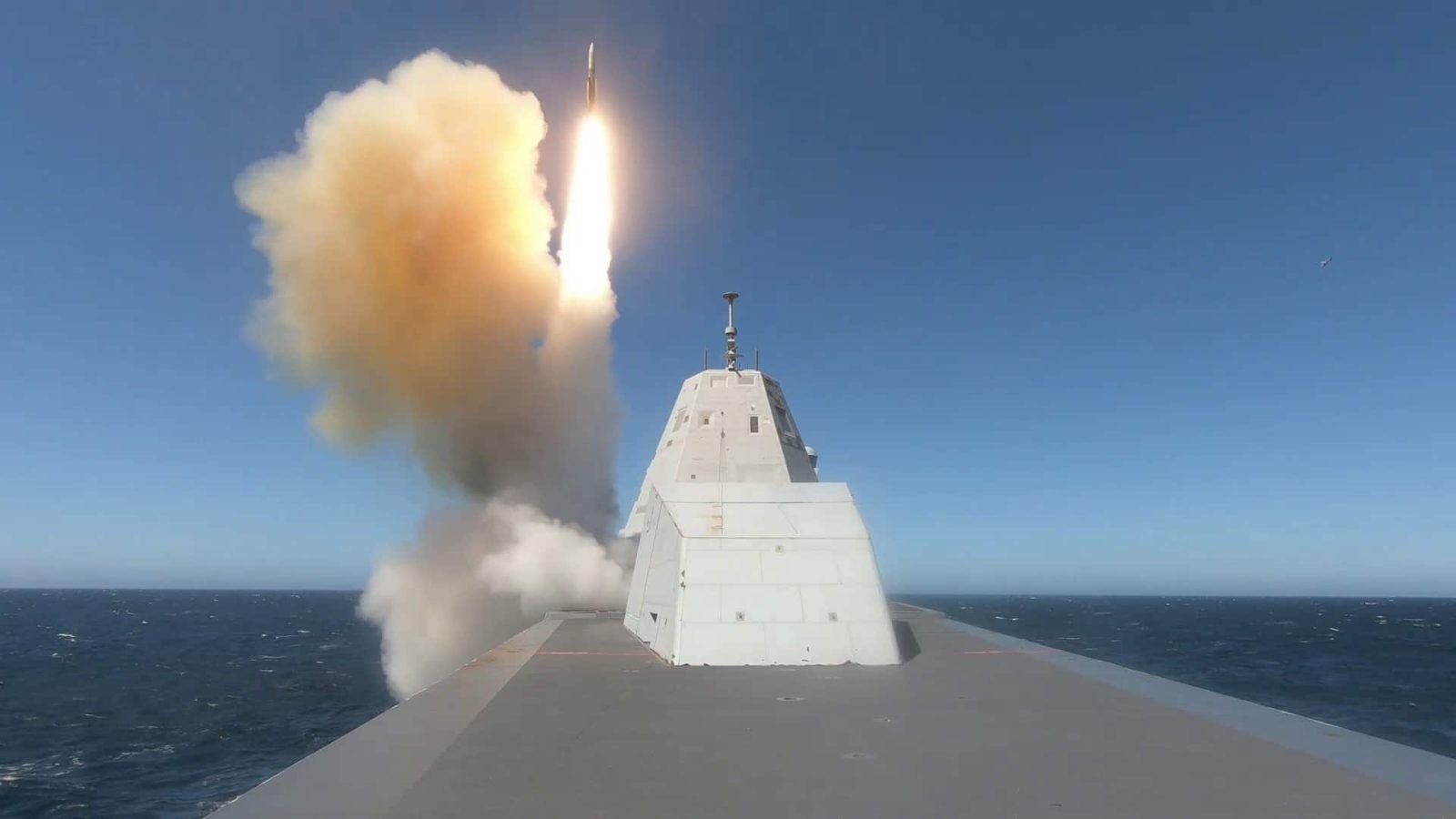 Amerykanie przetestują pociski hipersoniczne na USS Zumwalt w 2025 roku /Fot. US Navy
