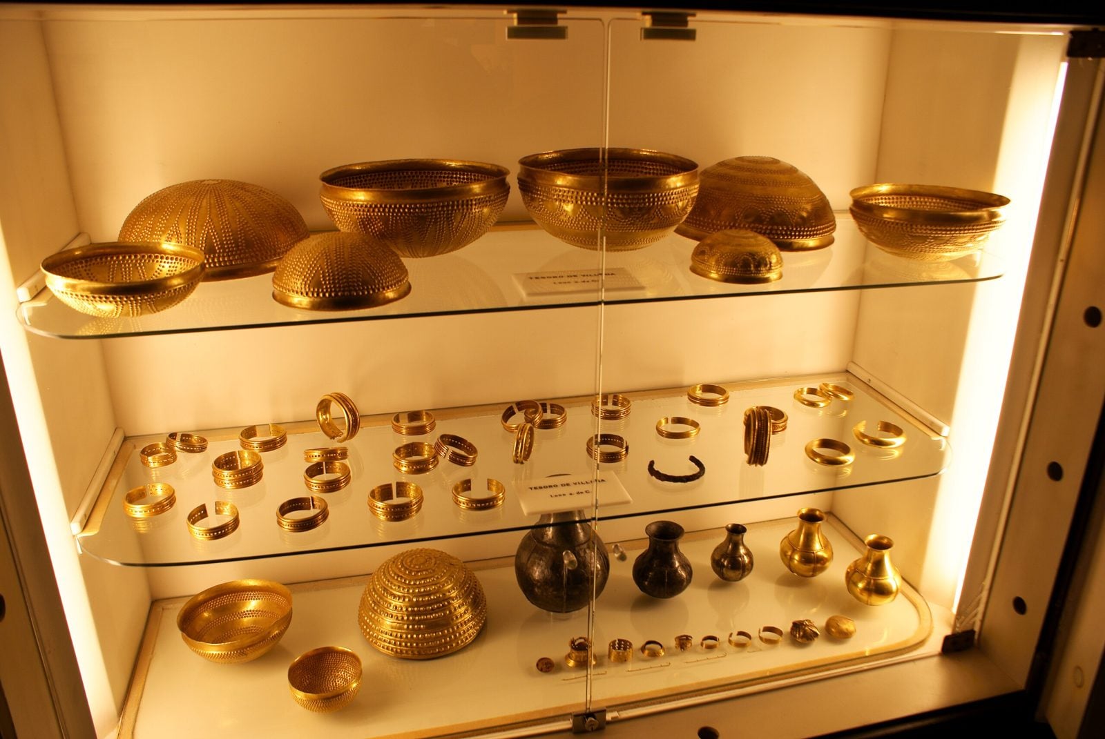 Przedmioty sprzed tysięcy lat zostały wykonane z pozaziemskiego materiału. Niebywałe ustalenia archeologów
