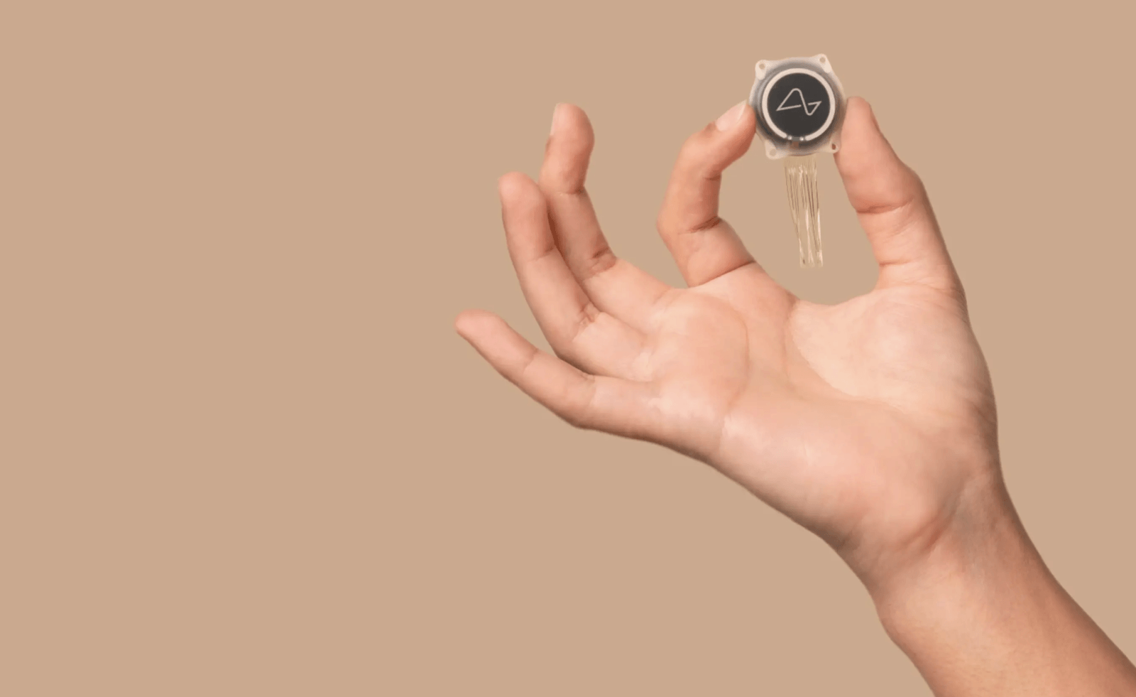 Tak wygląda implant N1 /Fot. Neuralink