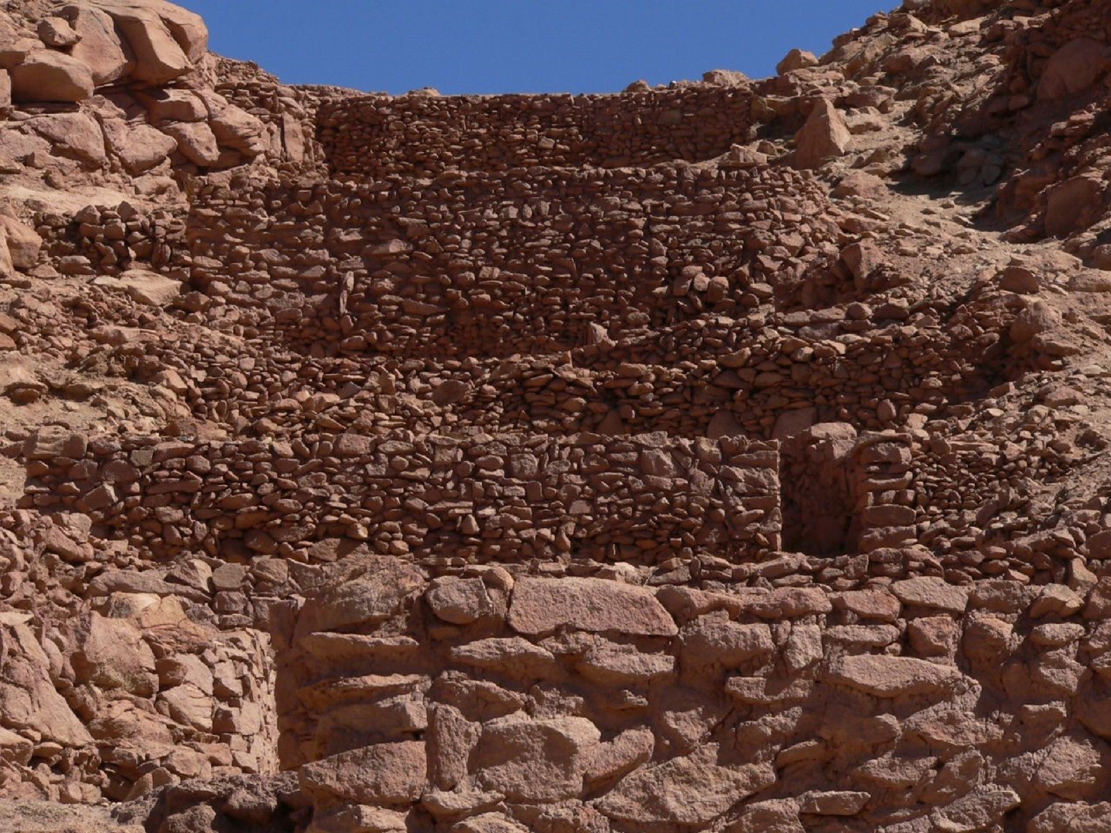 Zagadkowe fortyfikacje w Andach. Zdjęcia satelitarne ujawniły istnienie ponad tysiąca takich obiektów