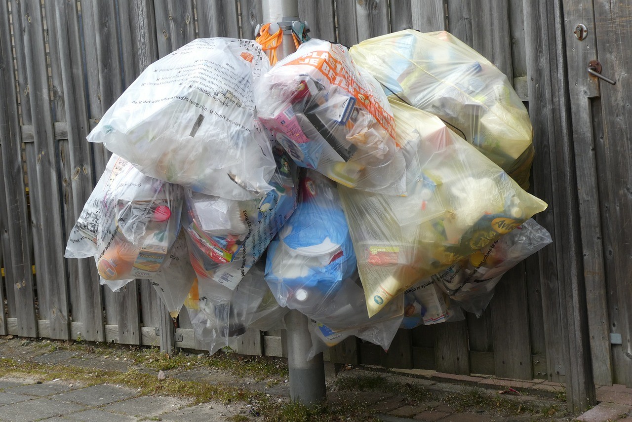 Raport CCI ujawnia prawdę na temat producentów plastikowych odpadów
