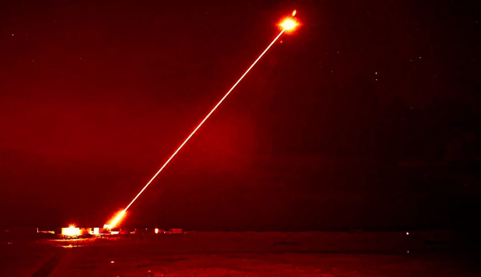 Brytyjczycy pokazują zdjęcia z testów broni laserowej. Smaży cele o rozmiarze centymetra z odległości kilometra