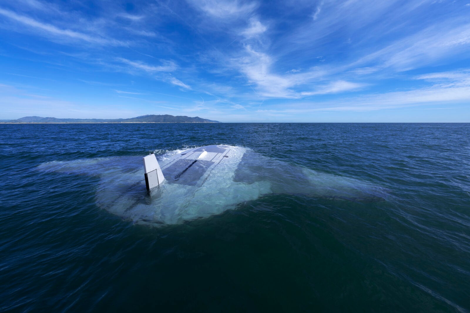 To wcale nie zatopiony bombowiec B-21, a Manta Ray. Niesamowity dron wypłynął w morze