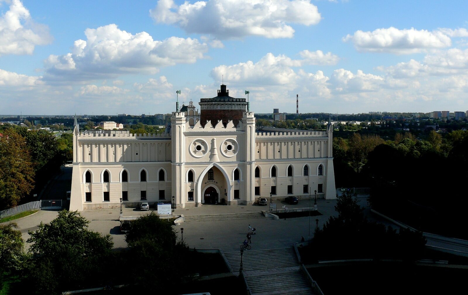 Ich dziecięce wysokości. Jaki los czekał dzieci zasiadające na tronie?