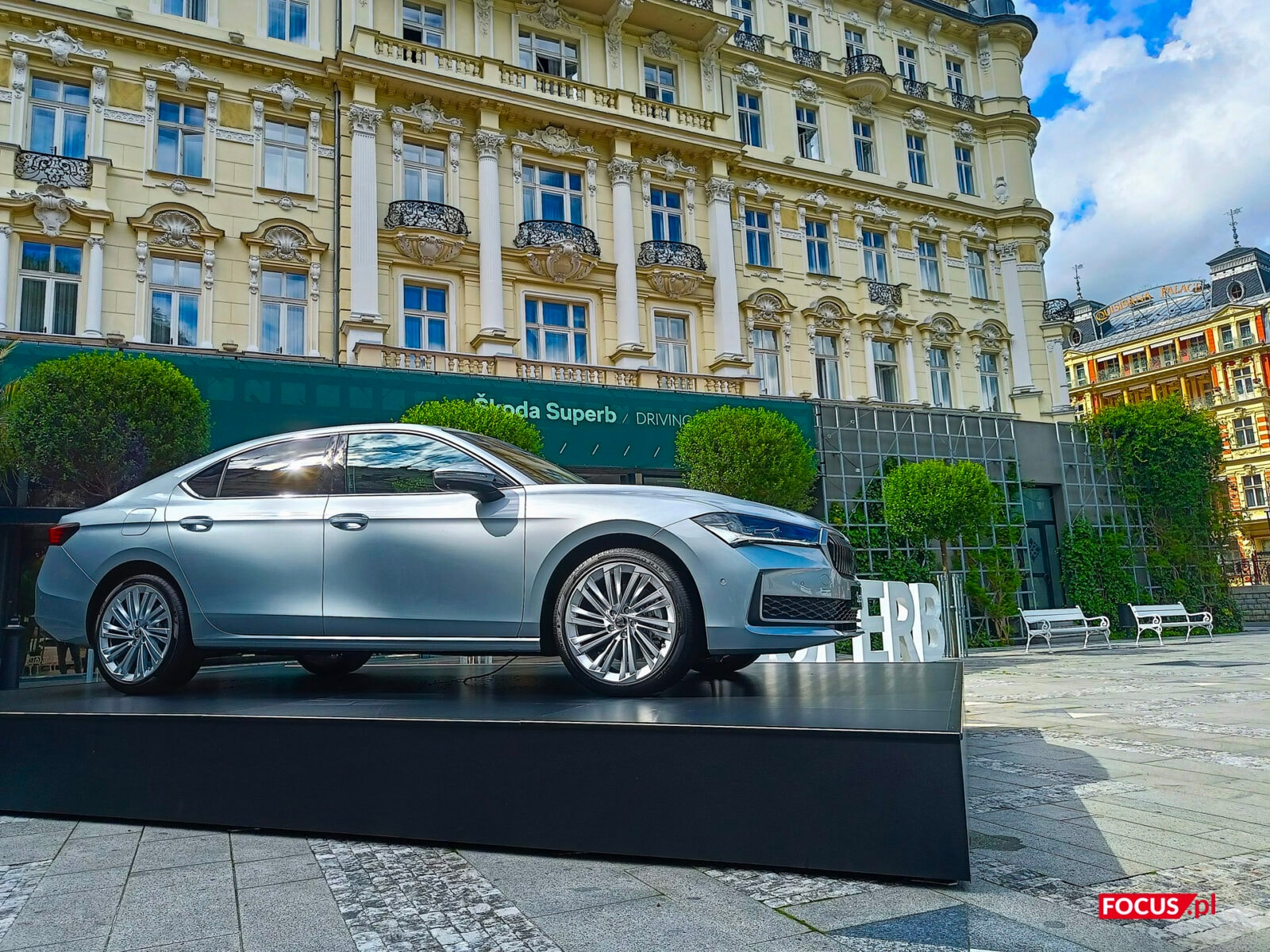 Czy nowa Škoda Superb może kojarzyć się z… Jamesem Bondem? Owszem, i zamierzam to udowodnić
