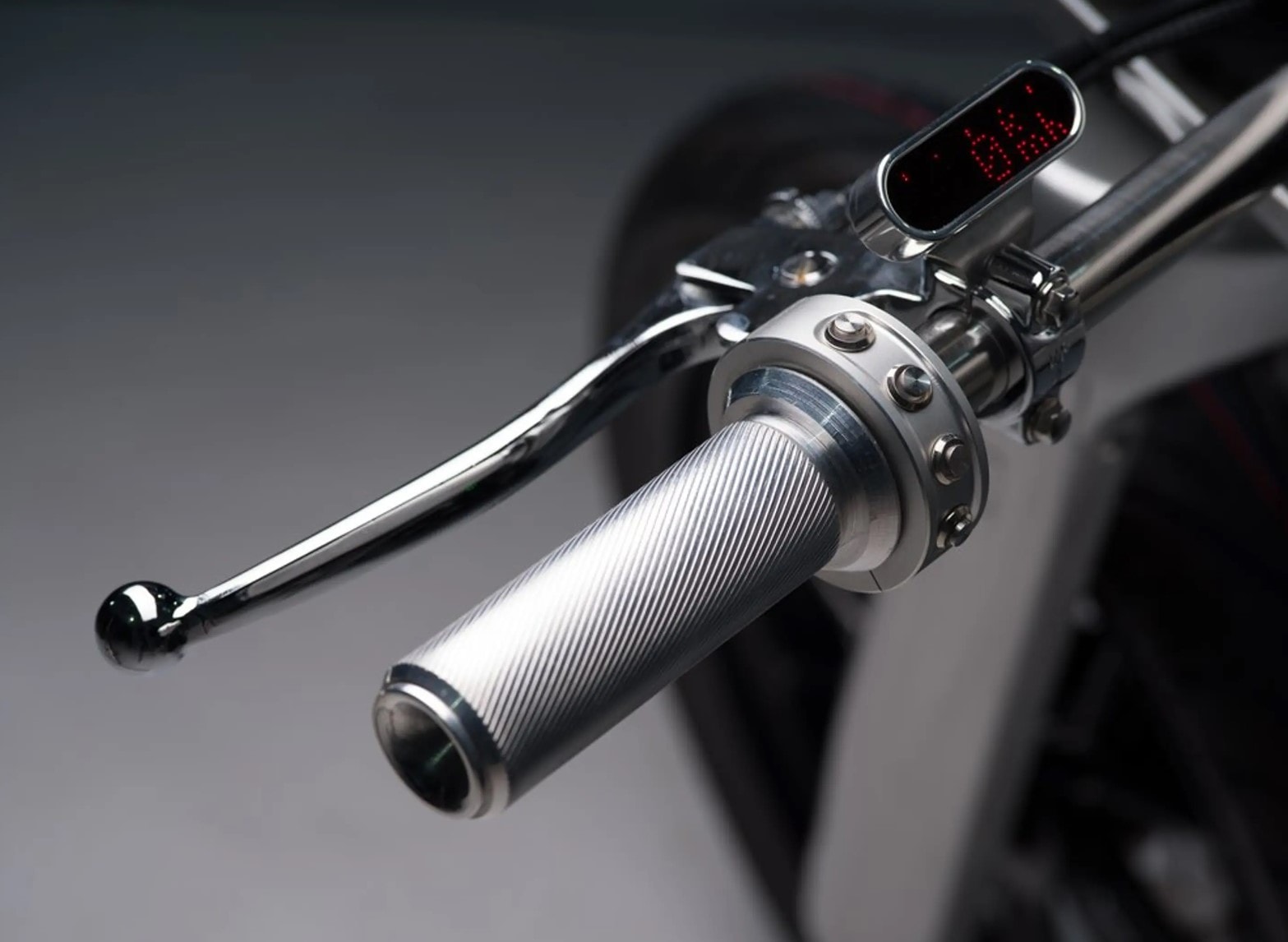 To nie motocykl z najnowszego filmu. EVE Odyssey V2 wygląda, jak pocisk i zachwyca wydajnością