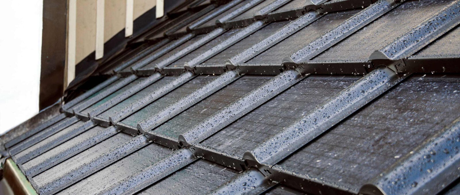 Rewolucyjne dachówki solarne zmniejszają zużycie energii nawet o 20%