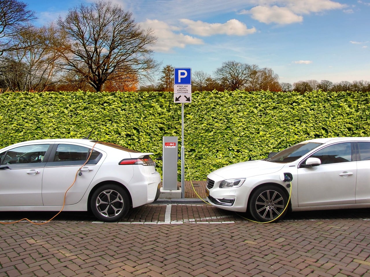 Wiemy już, ile osób wraca do aut spalinowych po zakupie elektryka. Szokujący wynik badania