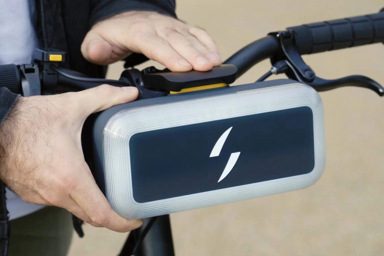 Przerób swój zwykły rower na elektrycznego poskramiacza dróg. Teraz ma to jeszcze więcej sensu