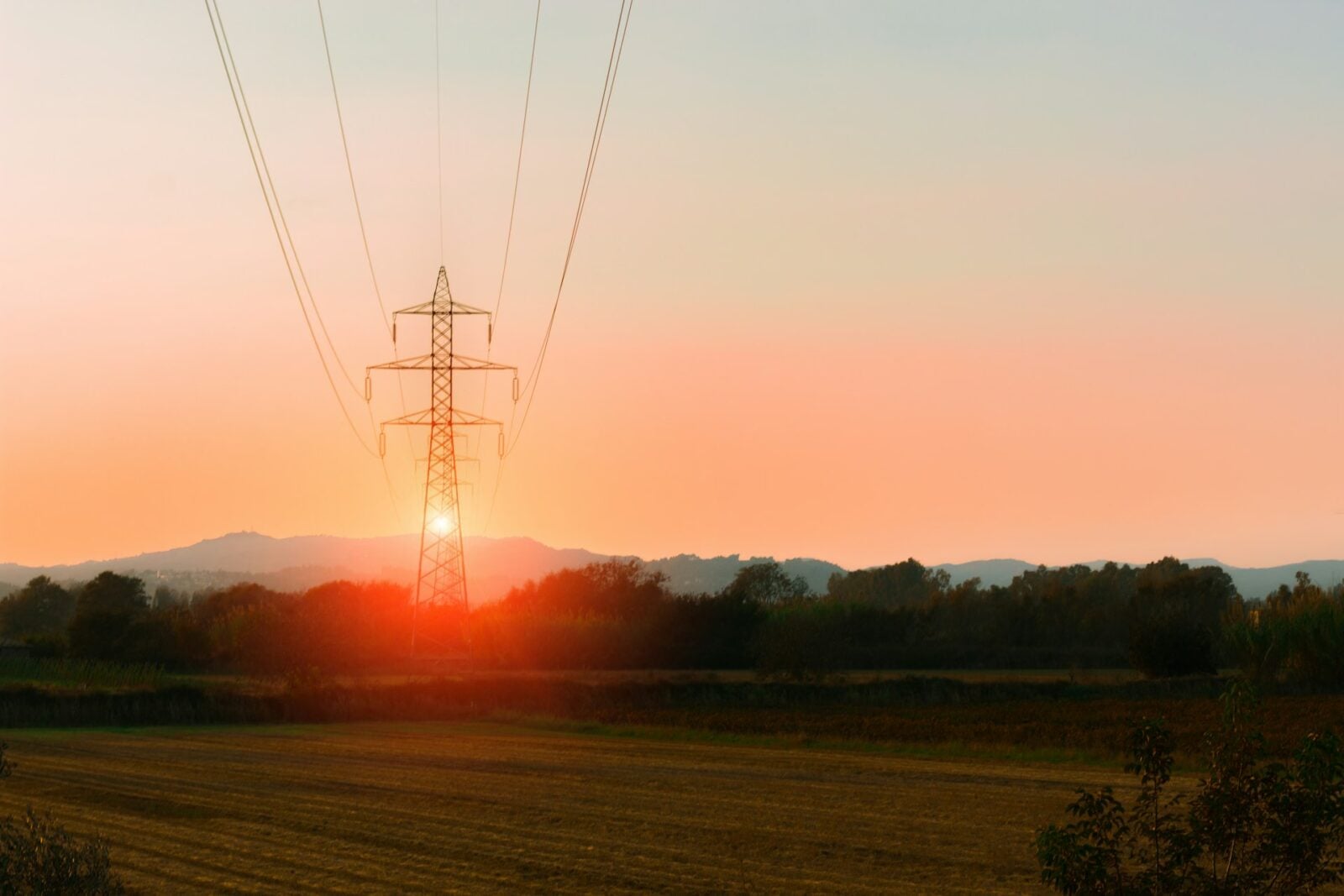 Koniec problemów z niestabilnością OZE. Ten system wykorzystuje wahania cen energii