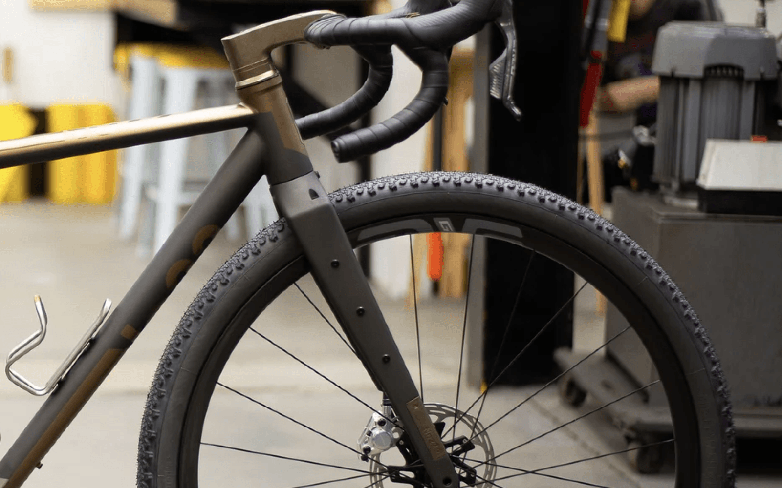 Najlżejszy widelec gravelowy na rynku? No. 6 Adventure Carbon zaskakuje